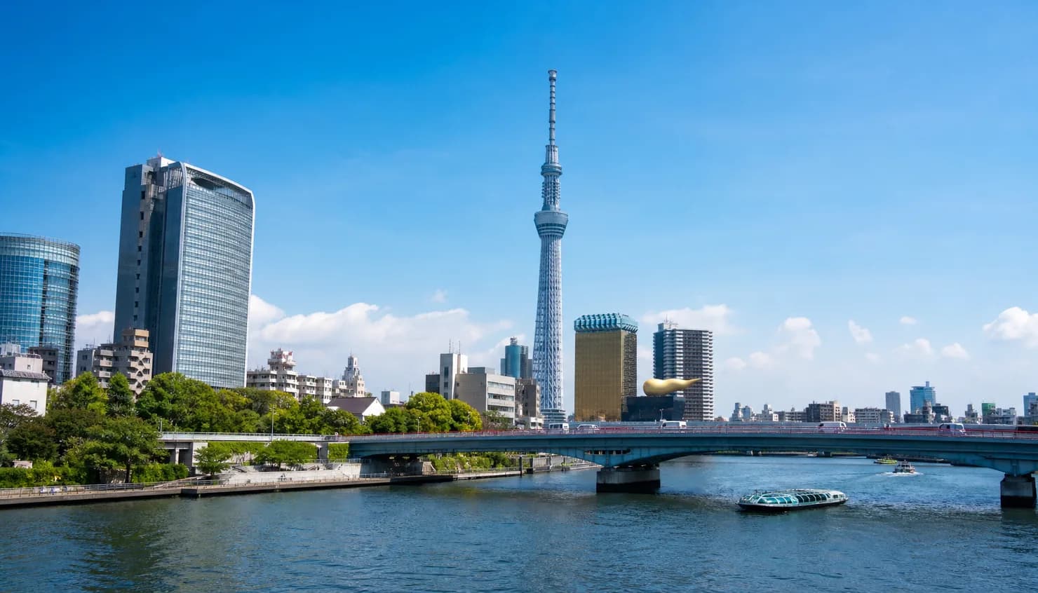 Street scenes of Tokyo's main areas
